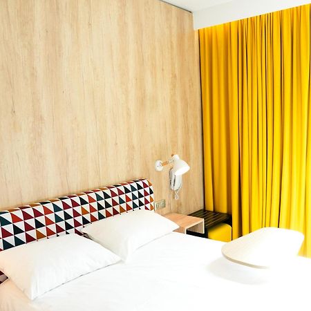 Ibis Styles Caen Centre Historique Hotell Exteriör bild